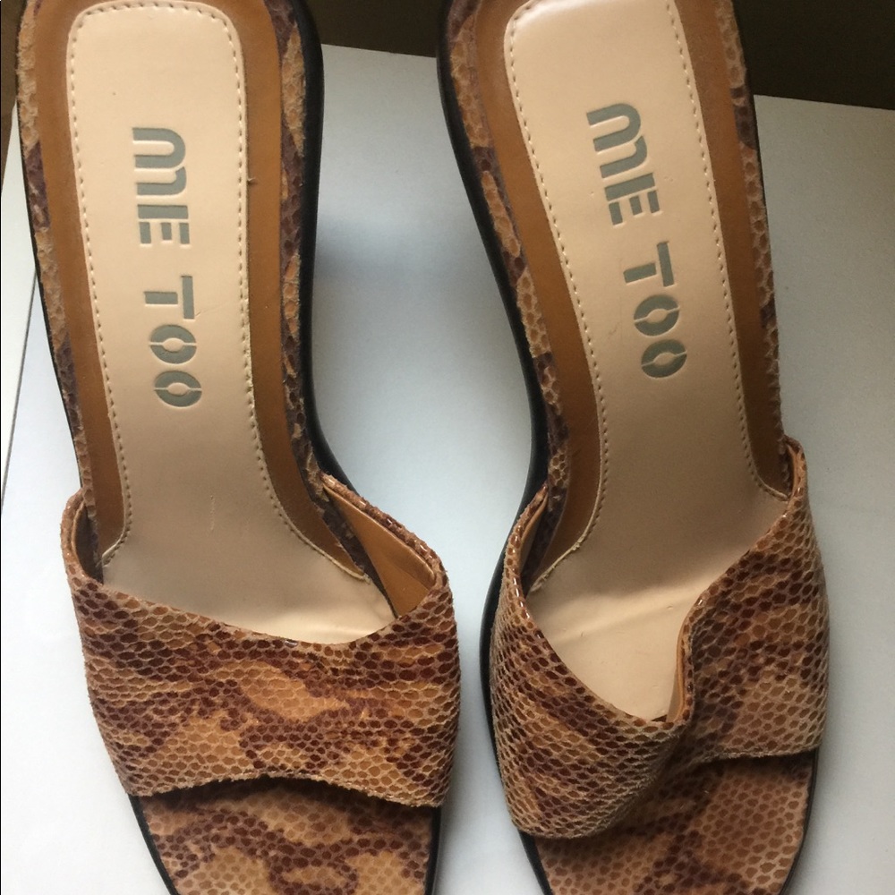 Me too alligator skin sandals size 9